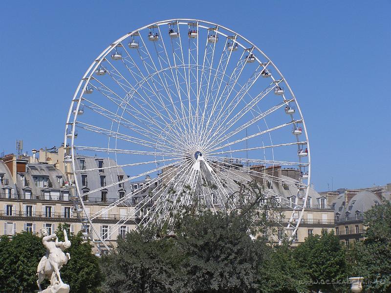 0166 - Tuilerieske zahrady pred Louvrem.JPG