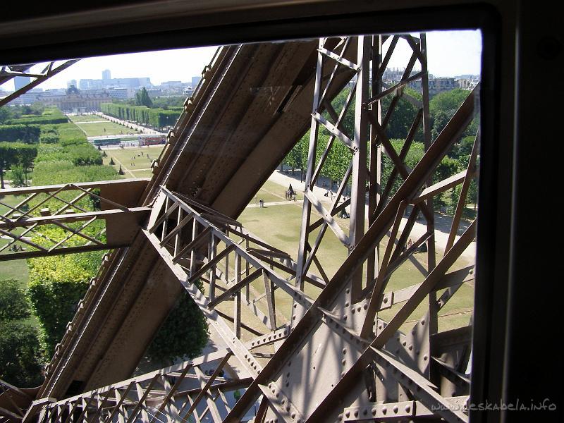 0263 - Eifelovka - foceno z vytahu.JPG