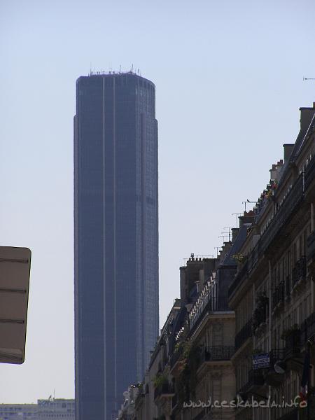 0369 - Tour Montparnasse (nejvyssi budova v Parizi).JPG