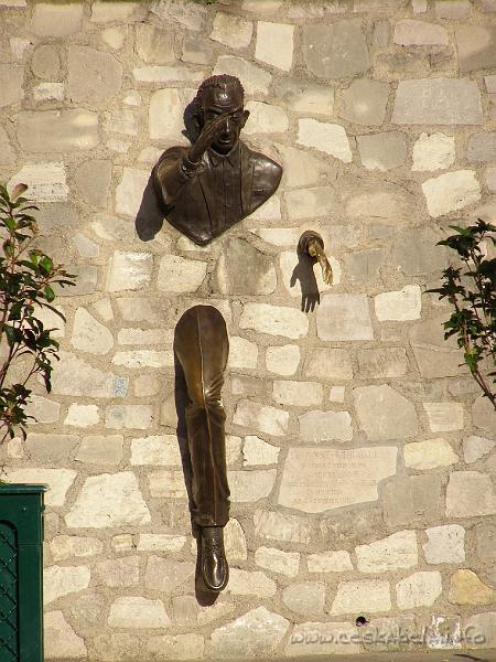 0405 - Man in the Wall (autor sochy Jean Marais).JPG