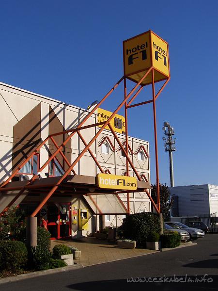 0516 - hotel Formule 1.JPG