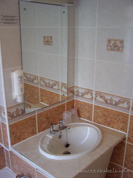 0748 - King Charles Hotel v Gillinghamu.JPG