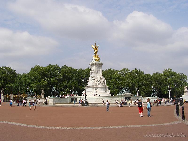 0824 - Queen Victoria Memorial.JPG